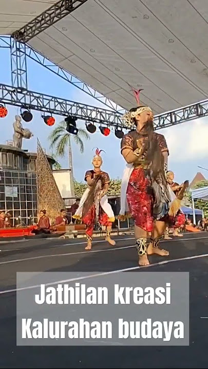 jathilan kreasi wanita. dalam acara selasa wagen malioboro