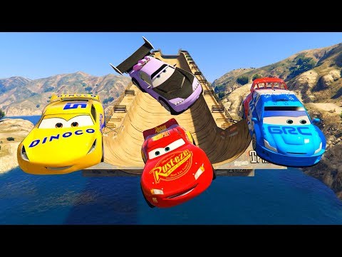 Şimşek McQueen Örümcek Adam ve Süper Arabalar Tehlike Parkurda Yarışıyorlar - GTA 5