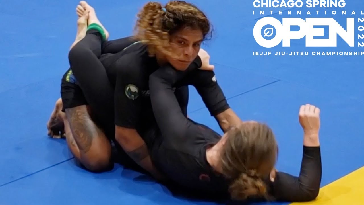 Pro Debut] - Hannette Staack (43-year-old jiu-jitsu legend) vs. Lorrany  Pinheiro - FINISH - (Shooto Brasil 111) - (2022.10.28) : r/WMMA