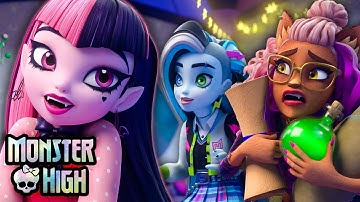🎉 Draculaura Gets To Celebrate The BEST Monster Holiday! 🦇| Monster High™