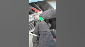 How To Change DEF Tank Fuse On Volvo VNL 