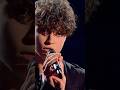 Per Alex la musica è tutta la sua vita e lo dimostra con “Coraline” dei Maneskin. #TheVoiceKidsIt 🎤