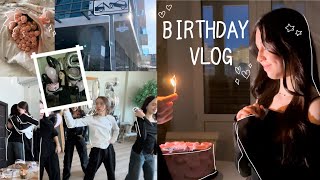 BIRTHDAY VLOG: МНЕ 15!! день рождения, друзья, караоке, кафе, новый цвет волос, страшный квест🖤