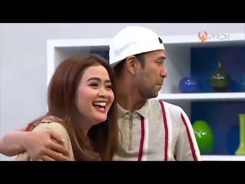 BERANI SENTUH ASET RAFFI AHMAD! Inilah 10 Momen Tangan Liar Artis Indonesia Saat Live Depan Kamera