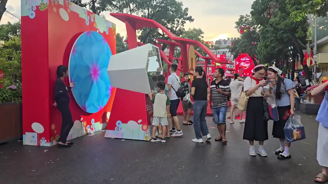 Cảnh Hồ Gươm Chiều 1/9 Nhộn Nhip Chào Đón Đại Lễ 