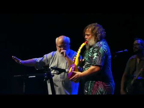 Tenacious D The Legendary SAX A BOOM Jack Black Milwaukee 2022 Concert ROADIE DROPS SAX!