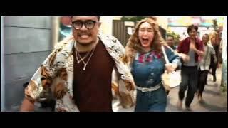 Download lagu Amanda Manopo and Fajar Sadboy on the Big Screen | First Look Check Out Now, Pay Later (CAPER)