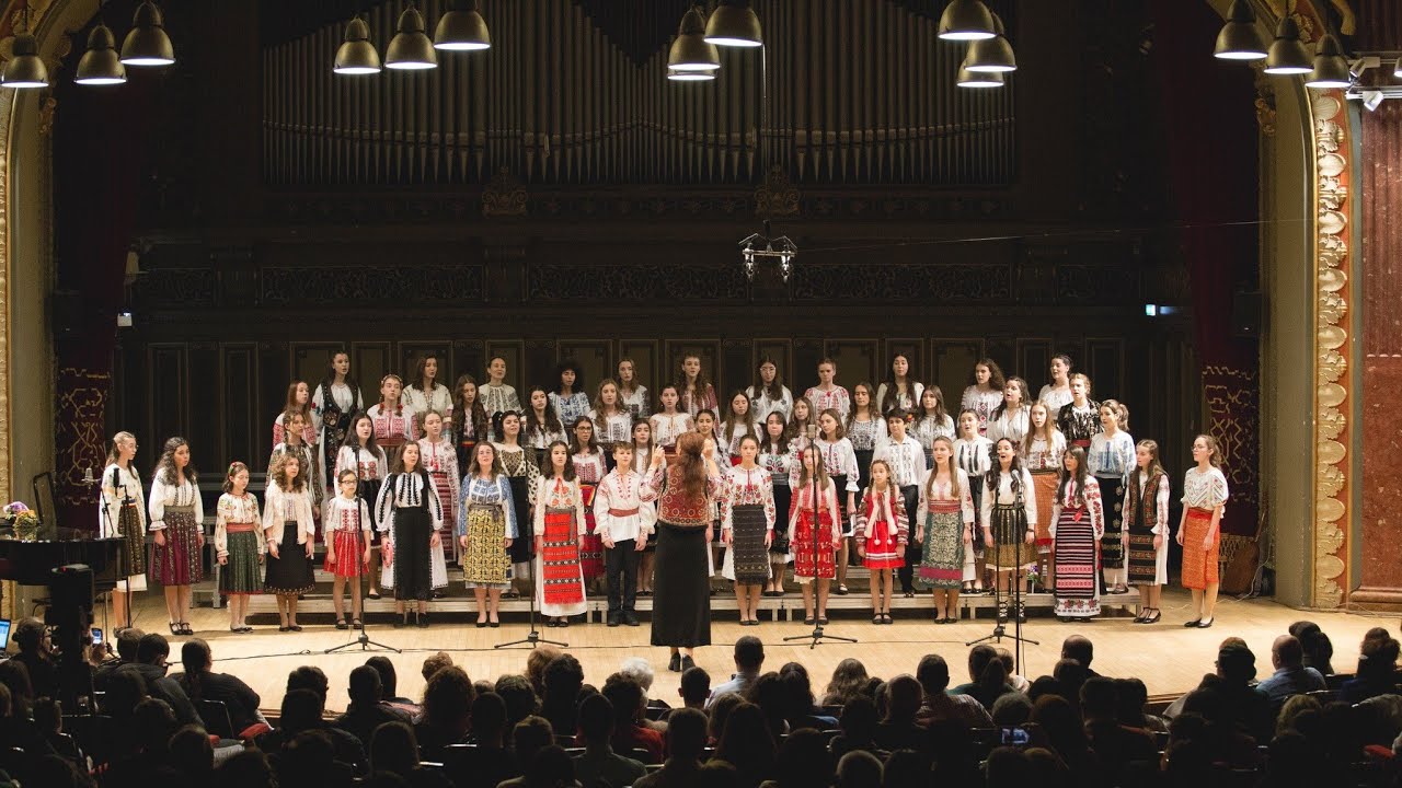 Concertul tradițional de colinde „E zi de Crăciun” - Corul de copii și tineret „Symbol - Jean Lupu”