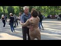 Она решила сдаться!!!💃🏻🌹Красивые танцы в парке Горького!!!🌻🌴Харьков🌼🌹Май 2021