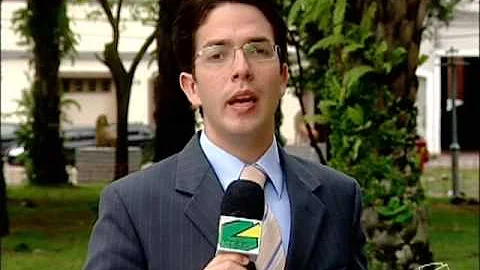 Como faço para denunciar uma farmácia?