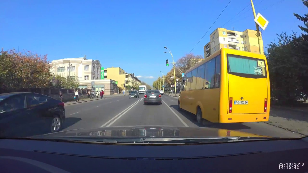 На автомобиле по Ужгороду 4К видео Hypelaplse