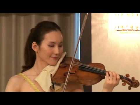 Violinist Mitose Shimo🎻 plays Bach: Partita No.3 for Violin Solo Gavotte en Rondeau by J.S. Bach