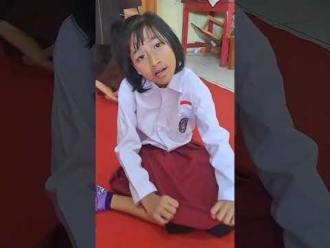 Sinta siswa SLB NK pintar baca do'a mau makan