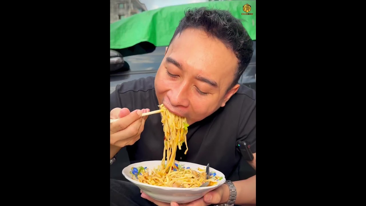 ဖက်လေးနဲ့ရောင်းတဲ့ ရွှေတောင်မုန့်ဟင်းခါးဆိုင်လေး