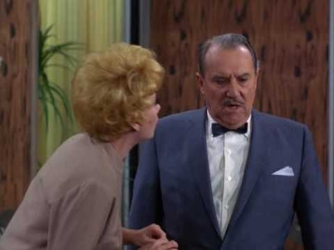 Video: Lucille Ball Nettowaarde: Wiki, Getroud, Familie, Trou, Salaris, Broers en susters