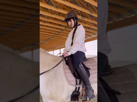 Sarina reitet zum