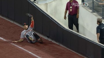 Pence makes amazing sliding catch in right
