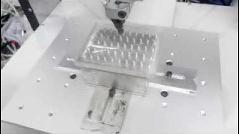 Automatic screwdriver machine with screw feeding system