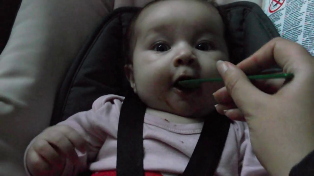 A L Aide Bebe 3 Mois Mange Ses Mains Causes Principales Votre Bebe Se Reveille La Nuit Et Vous N En Pouvez Plus