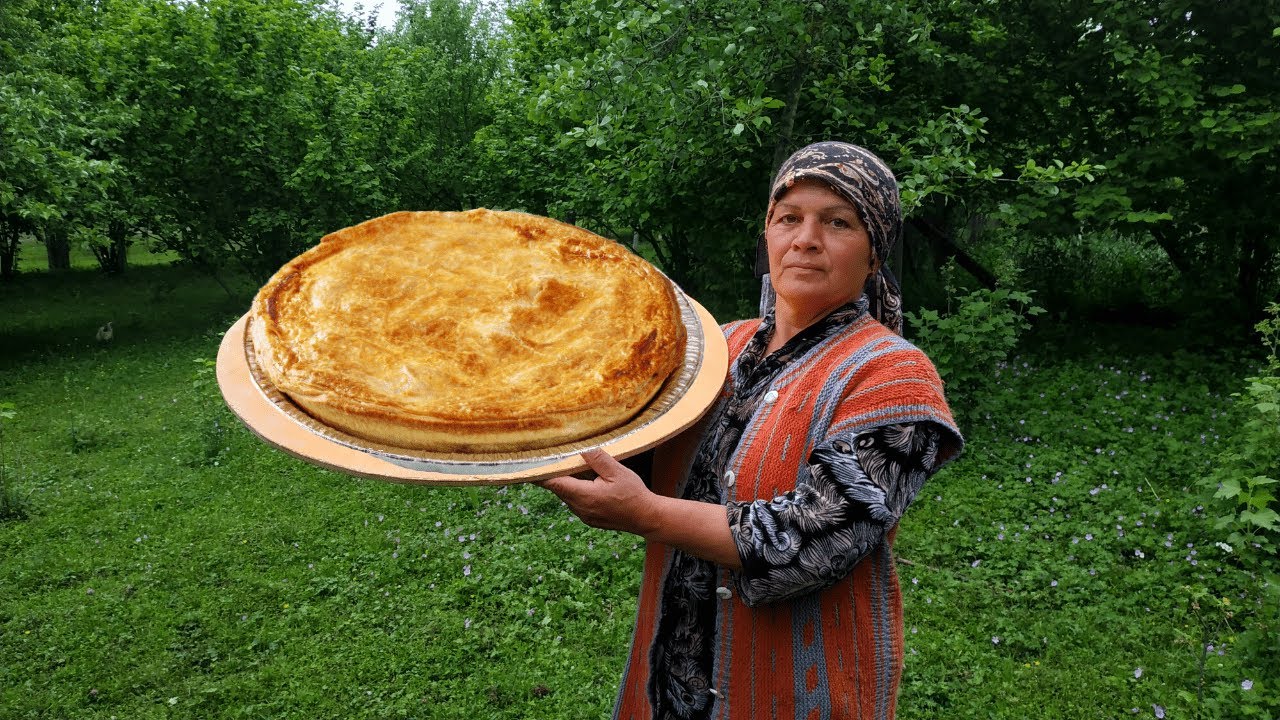 Азербайджан готовится. Цкан лезгинский. Лезгинский пирог Цкан. Цкен лезгинское блюдо. Азербайджанская кухня в деревне.