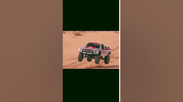 4X4 FORD HYPER PUISSANT DANS LE DESERT.