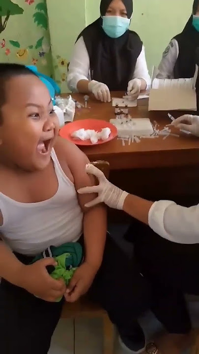 Viral Reaksi Bocil Ketika Di Suntik bikin ngakak....