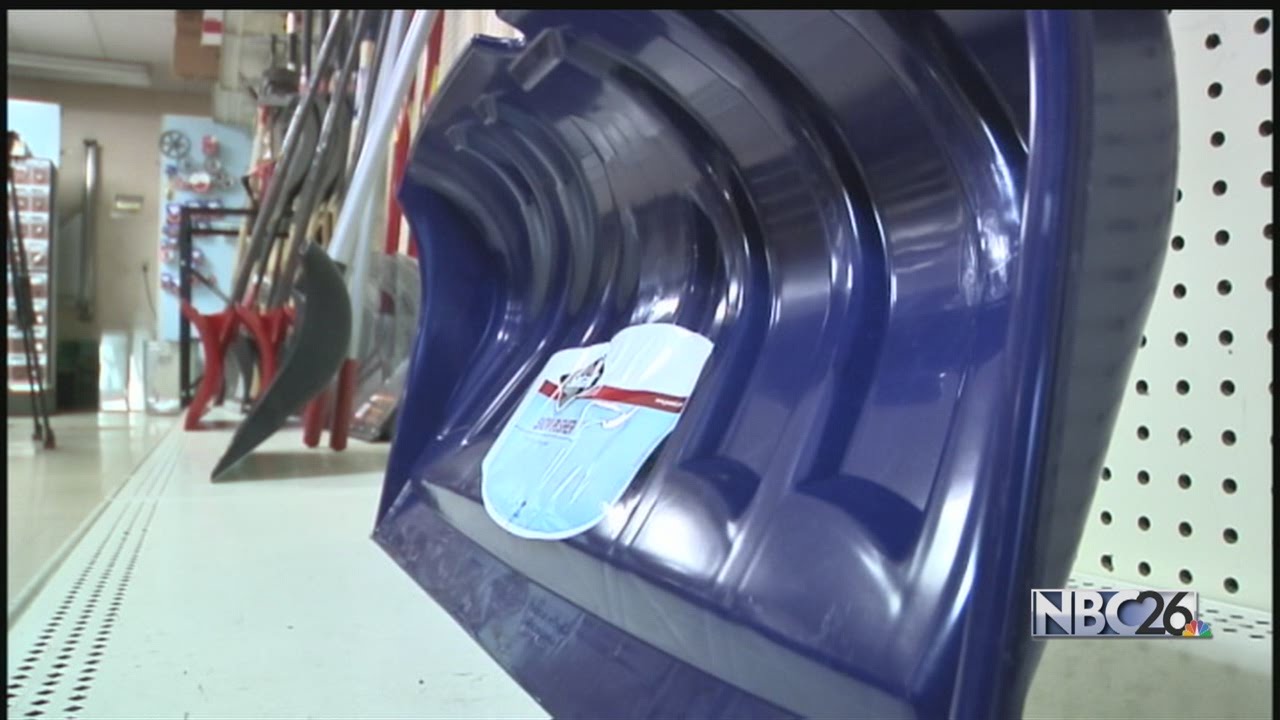 Northeast Wisconsinites in winter denial, as sales for winter gear remain slow