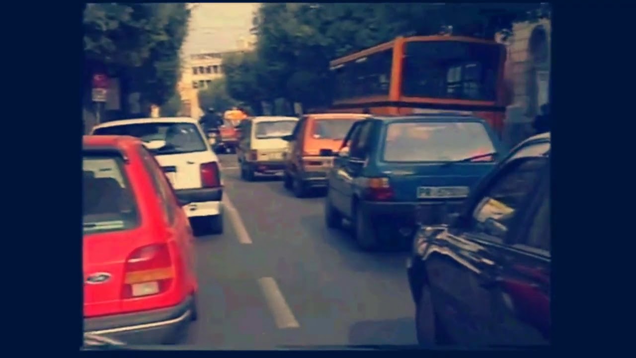 Il video di Lecce nei primi anni '90: piazza Sant'Oronzo aperta al traffico