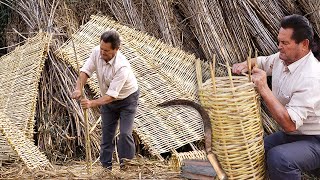 The cane growers and their skill in braiding beehives and reeds by hand with wild reeds
