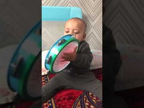 Afghan little boy singing and drumming .🤩