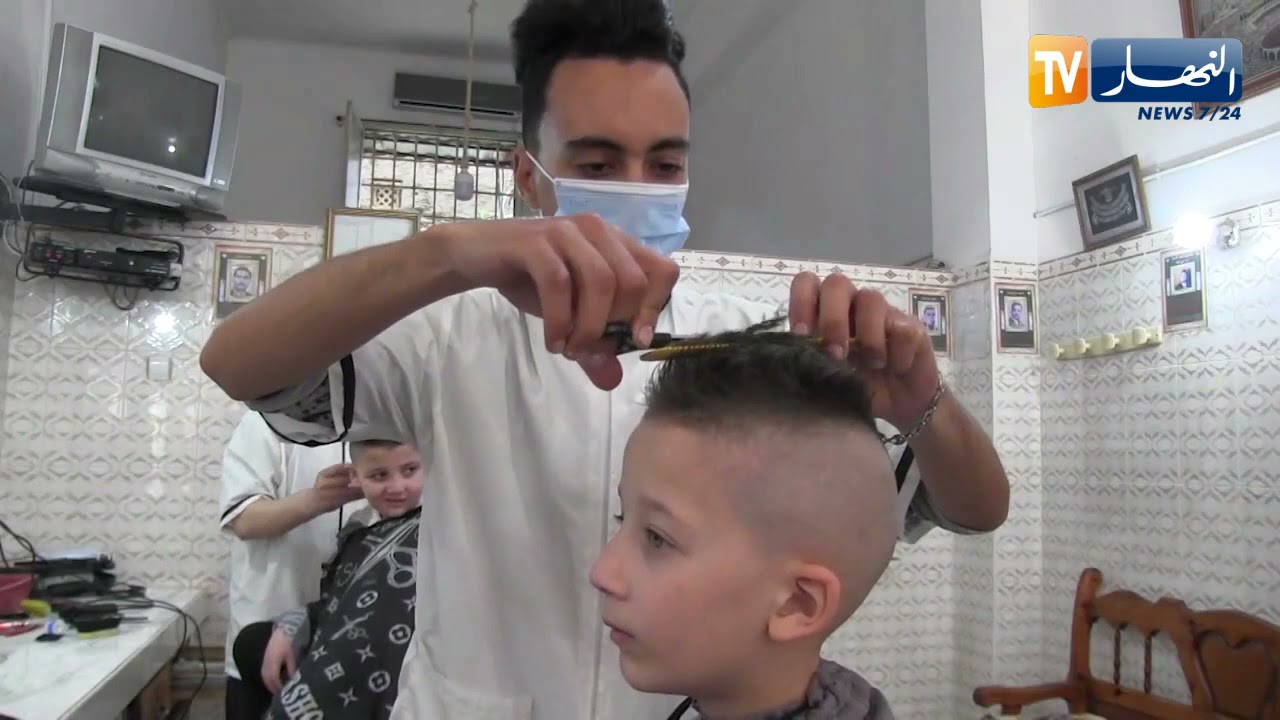سكيكدة: كرسي الحلاق المطلوب رقم واحد عشية العيد