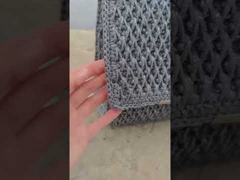 Вязаная сумка из хб шнура с люрексом на пластиковой канве! #вязание #вязанаясумка #сумкаизшнура