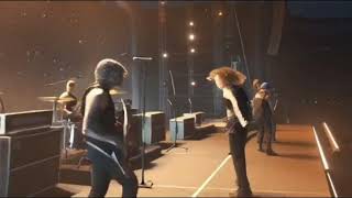 ខ្ញុំស្រឡាញ់តែស្រីណា Knhom Sror Lanh Te Srey Na sung by Samai