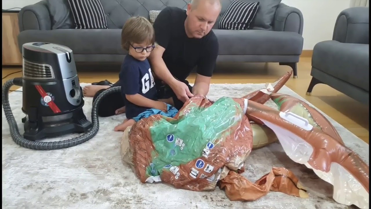 Fatih Selim robot süpürge ile Tutunmalı Kanatlı Dinazor Binici şişirdi,ama havuza gidemedi neden?