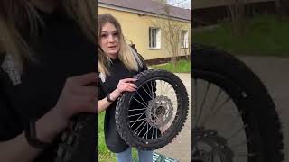 ДЕВУШКА меняет колёса на ПИТБАЙКЕ! BSE mx 125 🔥