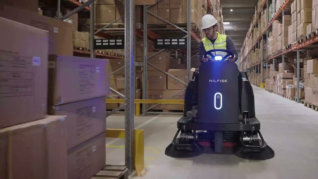 Nilfisk SW3000 | Barredora industrial con conductor a bordo | Potencia sin complicaciones