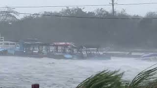 小港漁港災情慘6膠筏沉沒 台東一度停電逾2萬戶