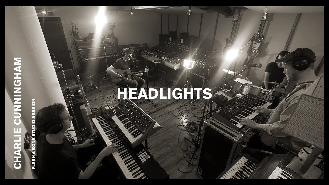 Guarda Charlie Cunningham - Headlights (Live Session) su YouTube Guarda Charlie Cunningham - Headlights (Live Session) su YouTube