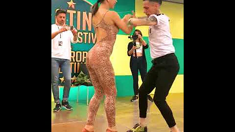 Anita Santos Rubin feat. Johnny Vzquez | Latin Dan...