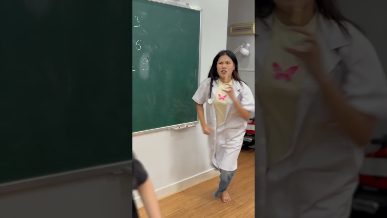 Patient Escapes the Doctor! 😱🏃‍♂️💨 [ Linh Nhi Shorts ] 