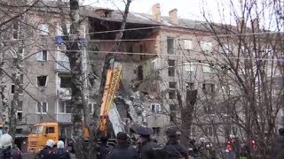 Видео Разбор завалов после взрыва газа в подмосковном Орехово-Зуево / LIVE 04.04.20 (автор: Рупор Москвы)
