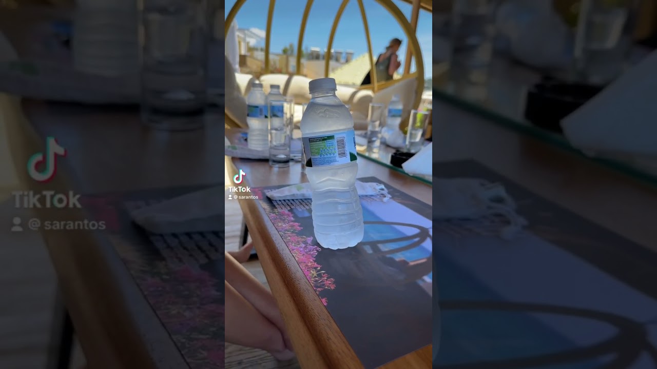 Παρακολούθηση I guess they have crooked water bottles in Greece too😏 στο YouTube Παρακολούθηση I guess they have crooked water bottles in Greece too😏 στο YouTube