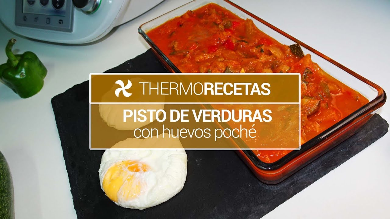 Pisto de verduras con huevos poché Thermomix