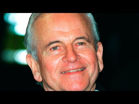 Sir Ian Holm dies aged 88