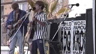 Video thumbnail of "The La's live Venice beach, 1991"