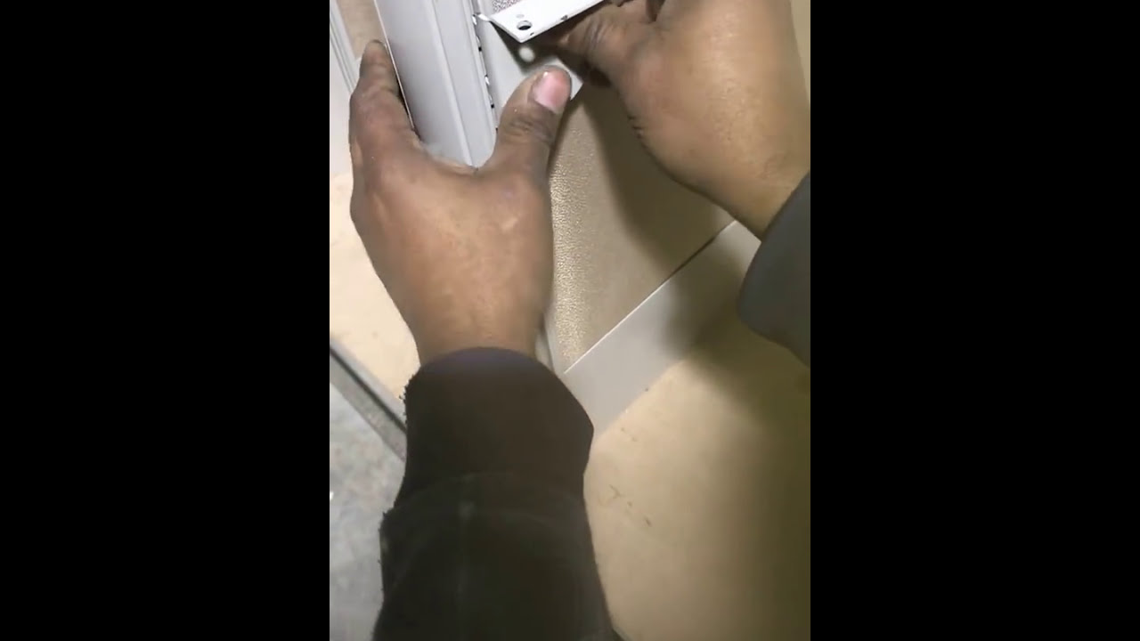 This video clip shows how easy it is to install/ dismantle our workstations