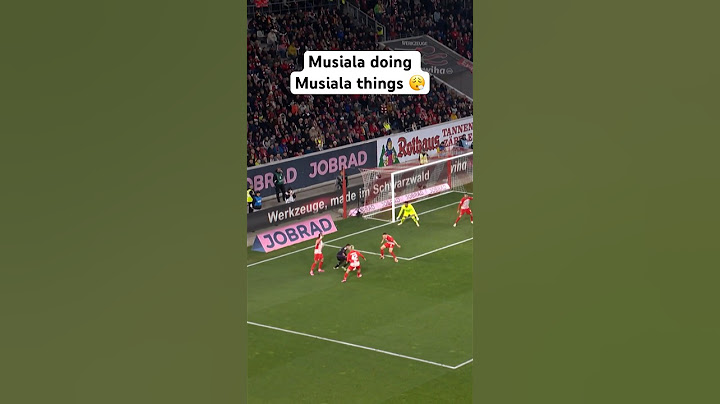 Musiala has a 🧲 on his 🦶😳