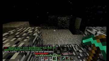 Minecraft Raiding a tiny Faction on FunkyFactions