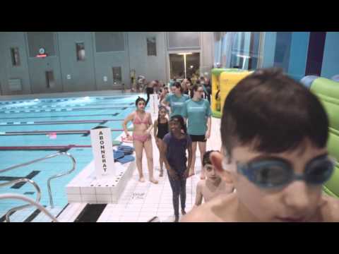 Video: Är det säkert att simma i en pool med senapsalger?
