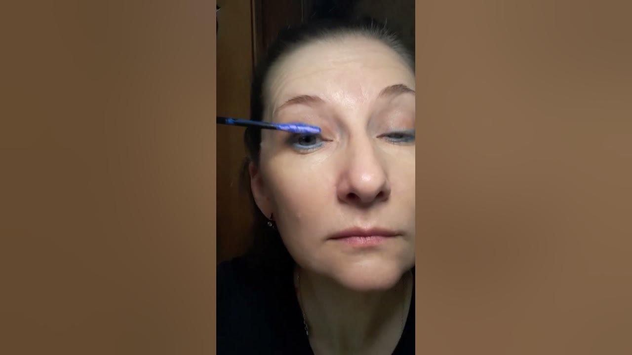 У вас есть синяя тушь для ресниц? Еще нет?! Тогда смелее берите новинку ...